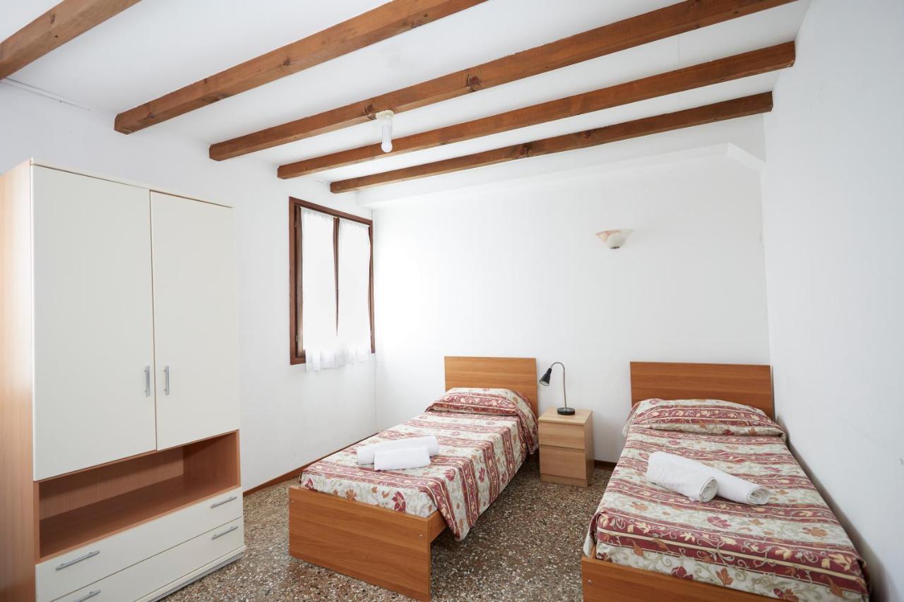 Twin Room,1500713917:JPEG