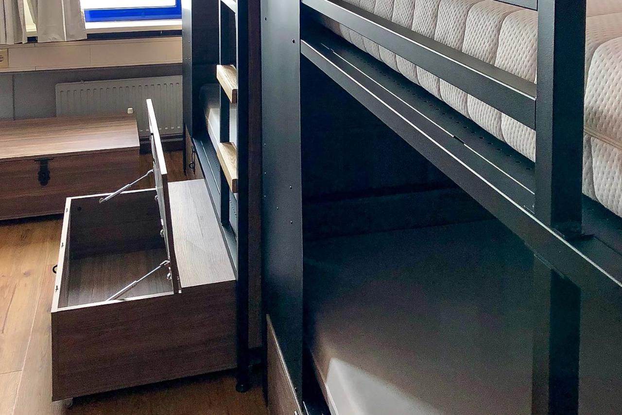 Private 4 Bed Room - Shared Bathrooms