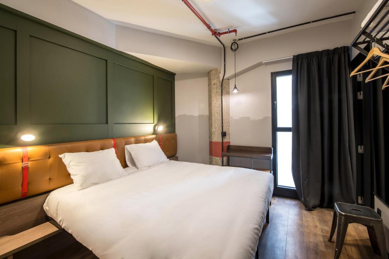 Deluxe King Room,1589195935:JPEG