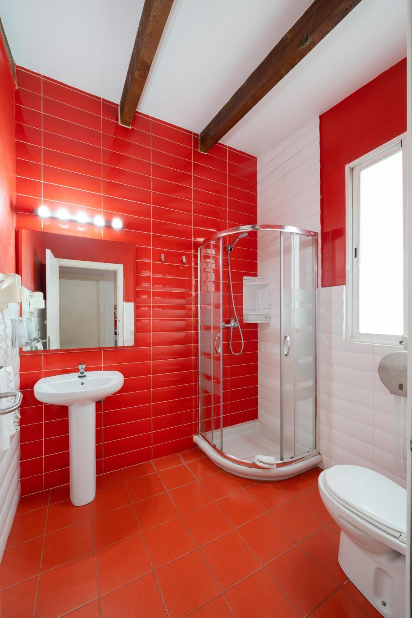 Posto Letto in Dormitorio Misto con Bagno Privato (8 Adulti)