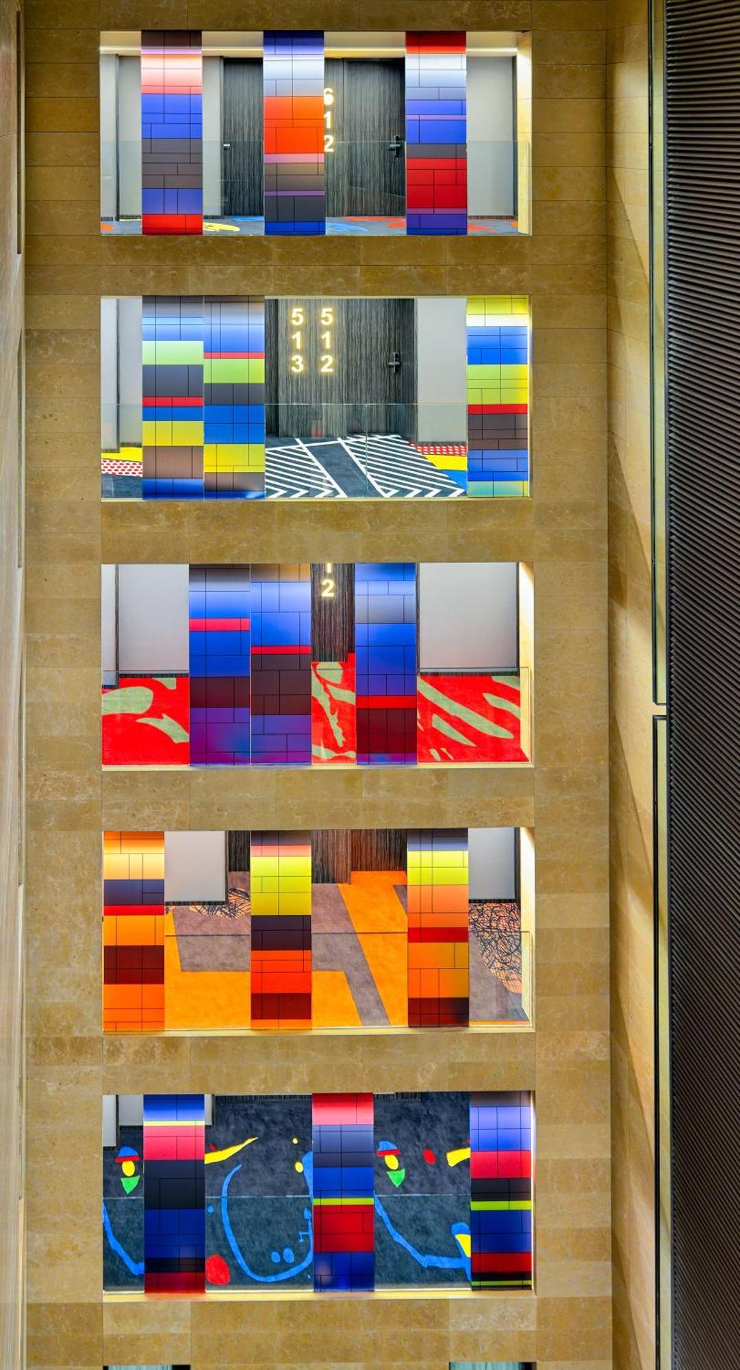 Superior Atrium Room