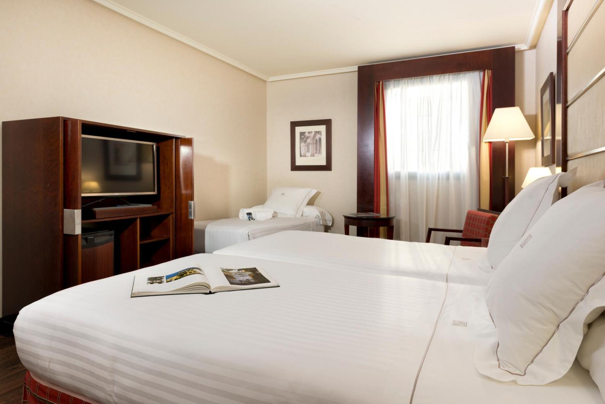 Double Room with Extra Bed,704532367:JPEG