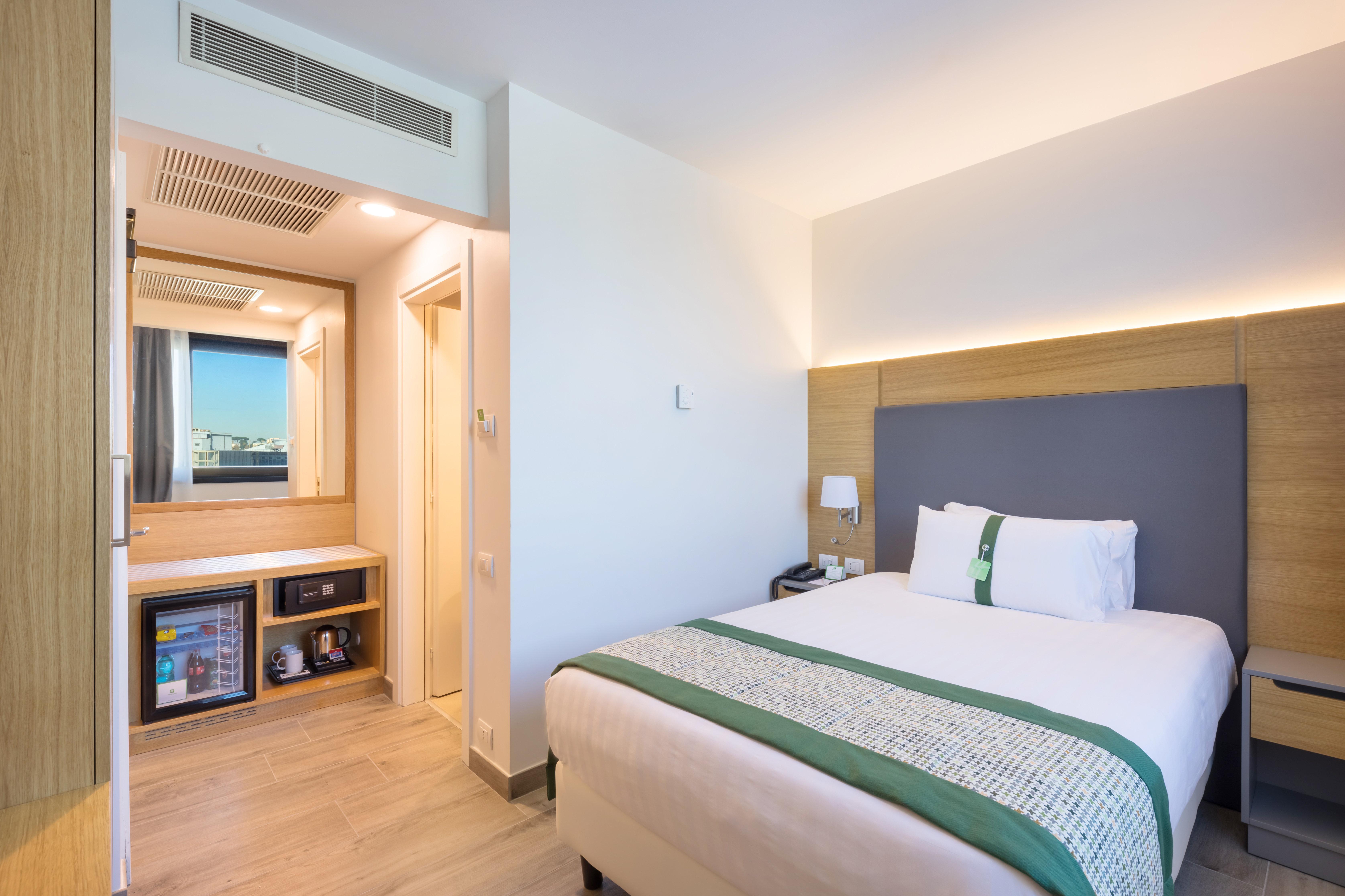 Standard Room,1274648077:JPEG