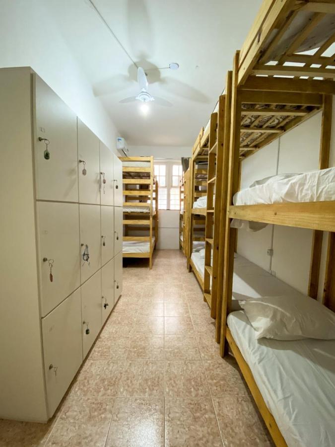 Cama em Dormitório Misto com 12 Camas