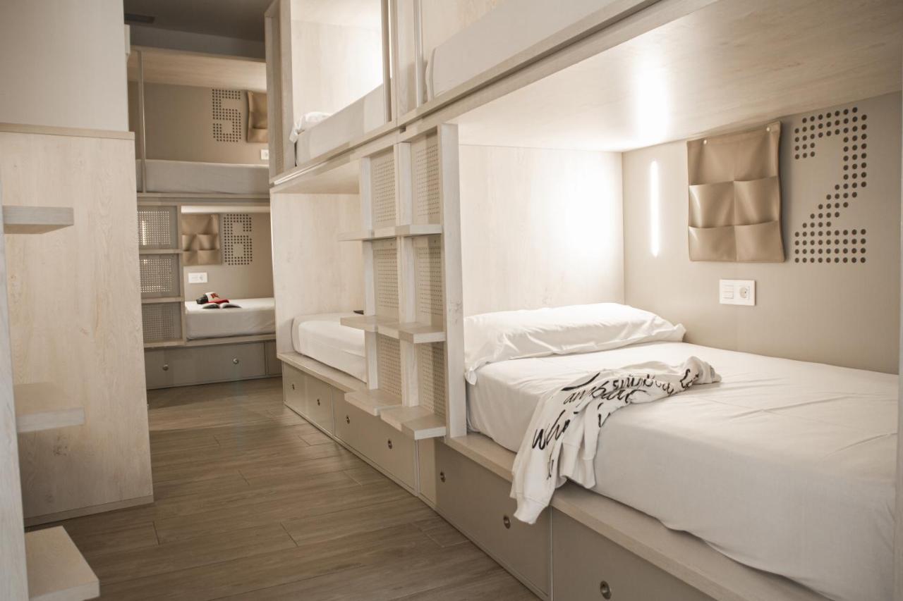 Bed in 8-Bed Mixed Dormitory Room with Private Bathroom,1353262045:JPEG