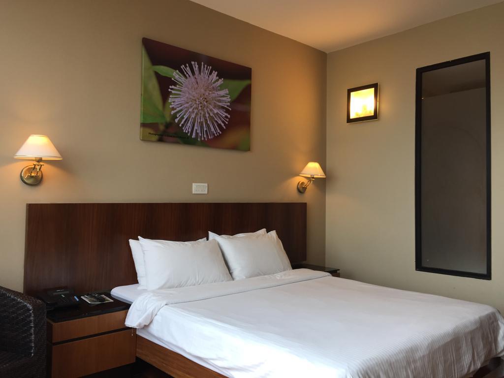 Deluxe Double or Twin Room,141096186:JPEG