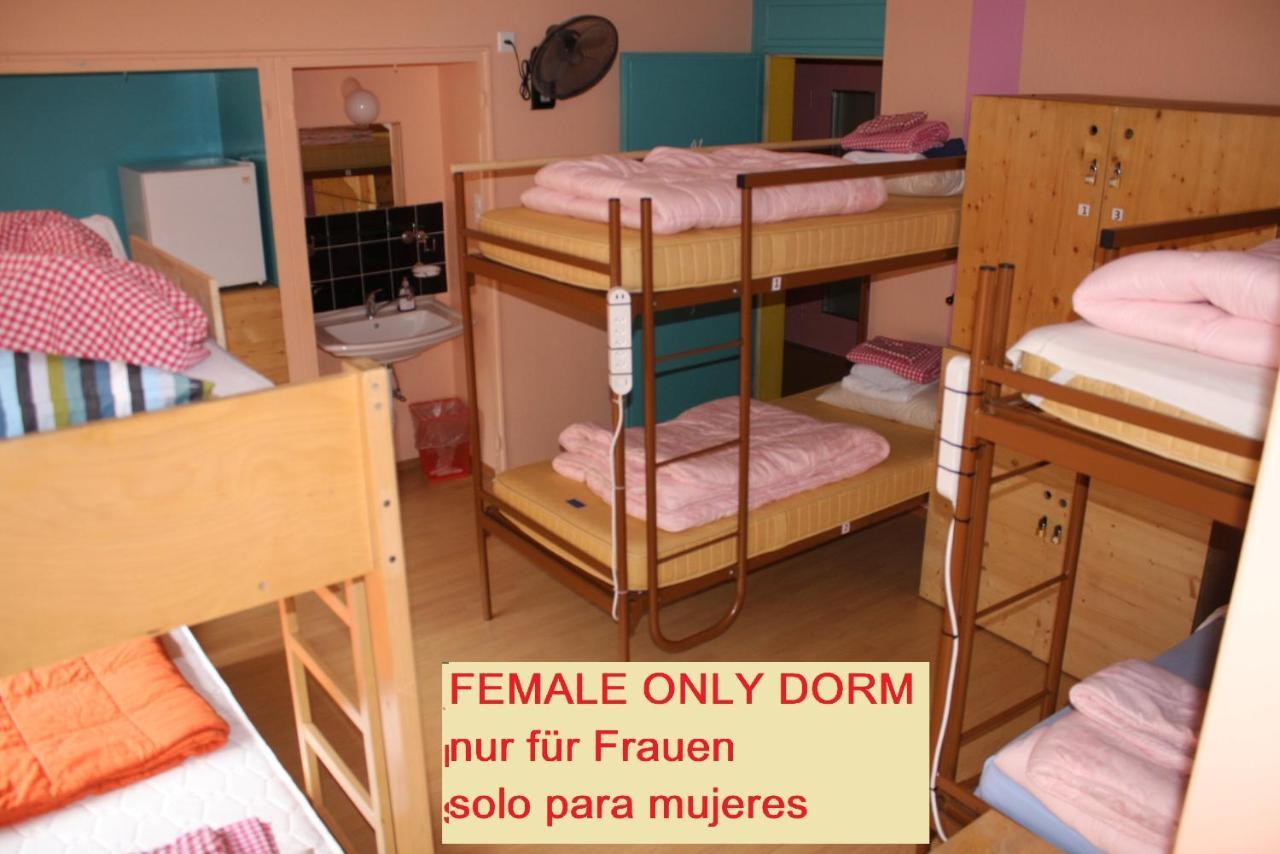 Bed 6-Bed Female Dormitory Room,1416319803:JPEG