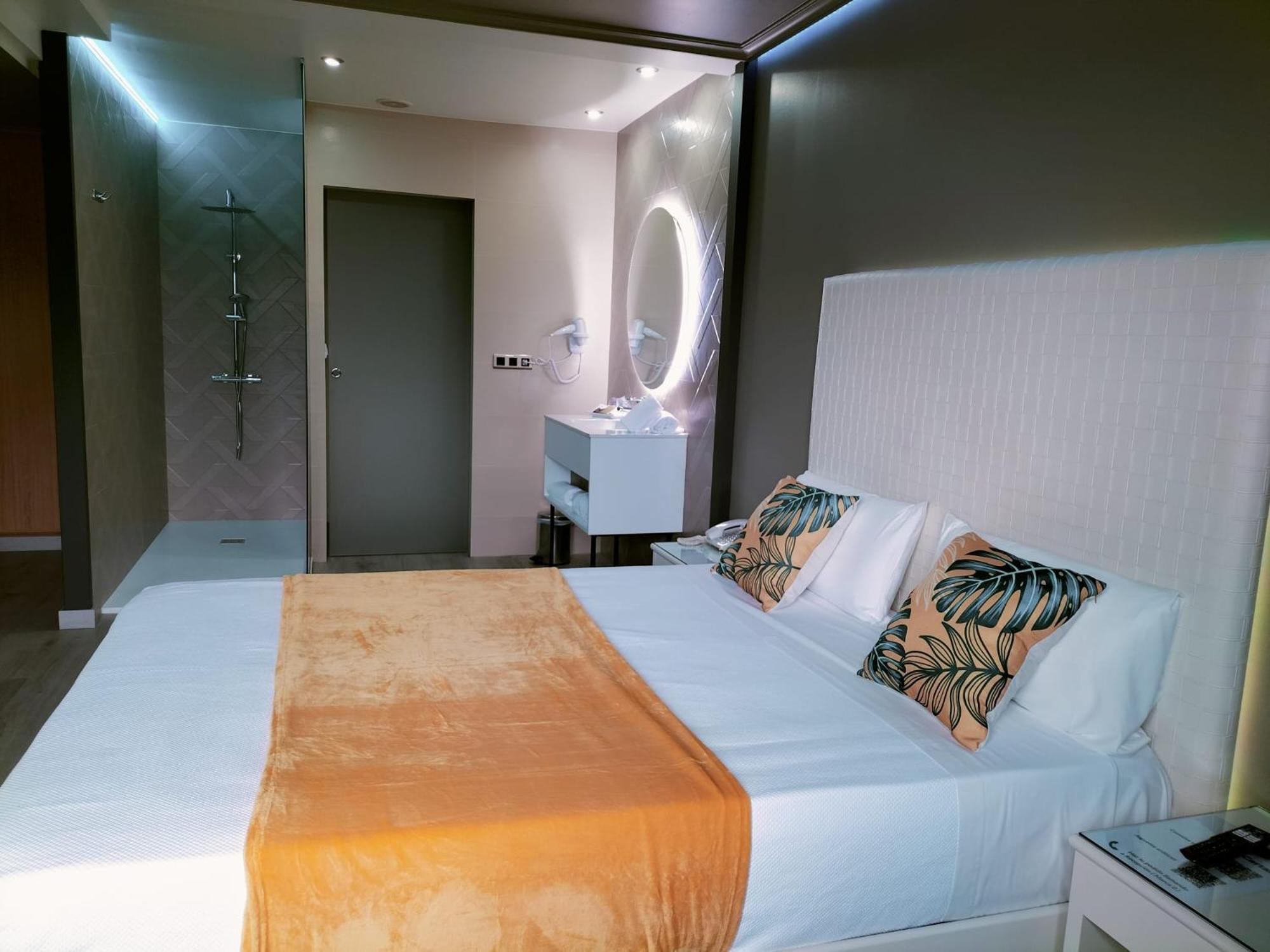 Deluxe Double Room,1592068494:JPEG