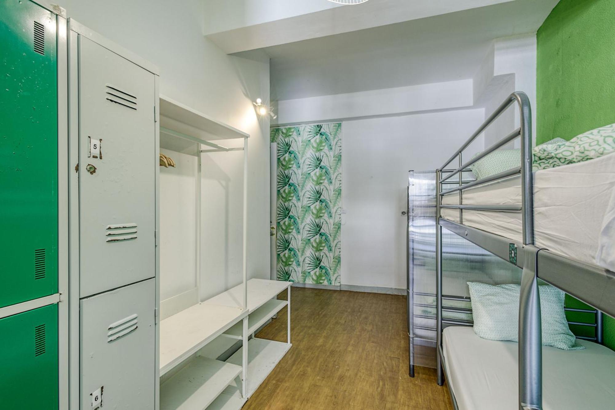 Single Bed 6-Bed Dormitory Room