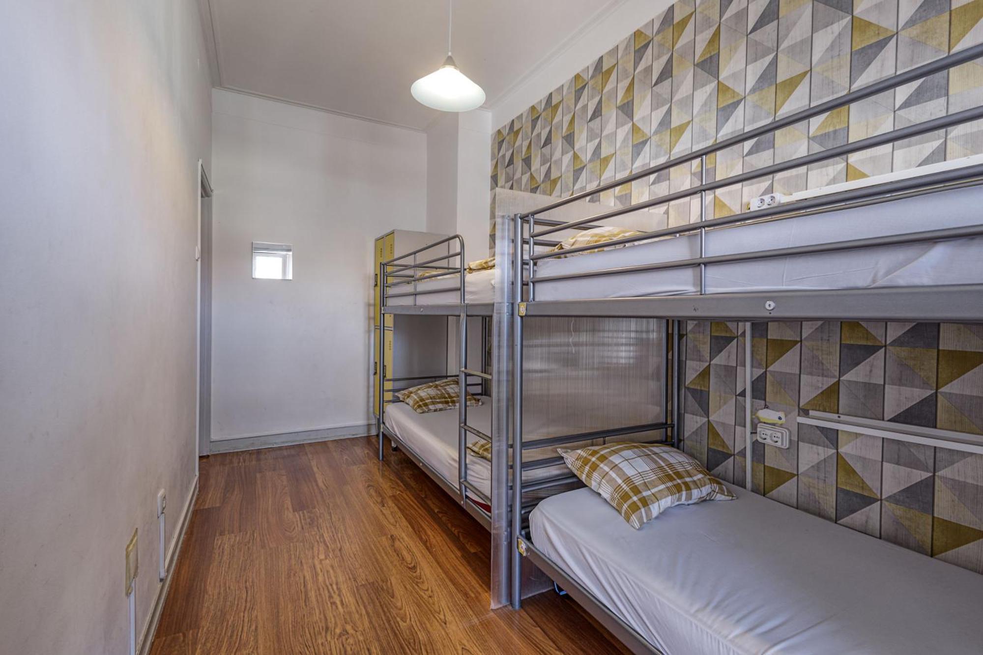Bed 8-Bed Mixed Dormitory Room