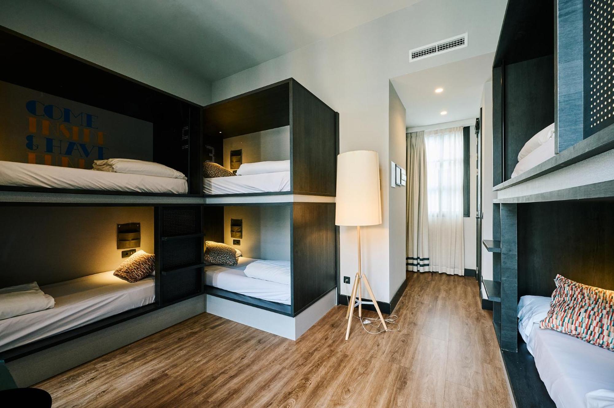 Bed 6-Bed Dormitory Room
