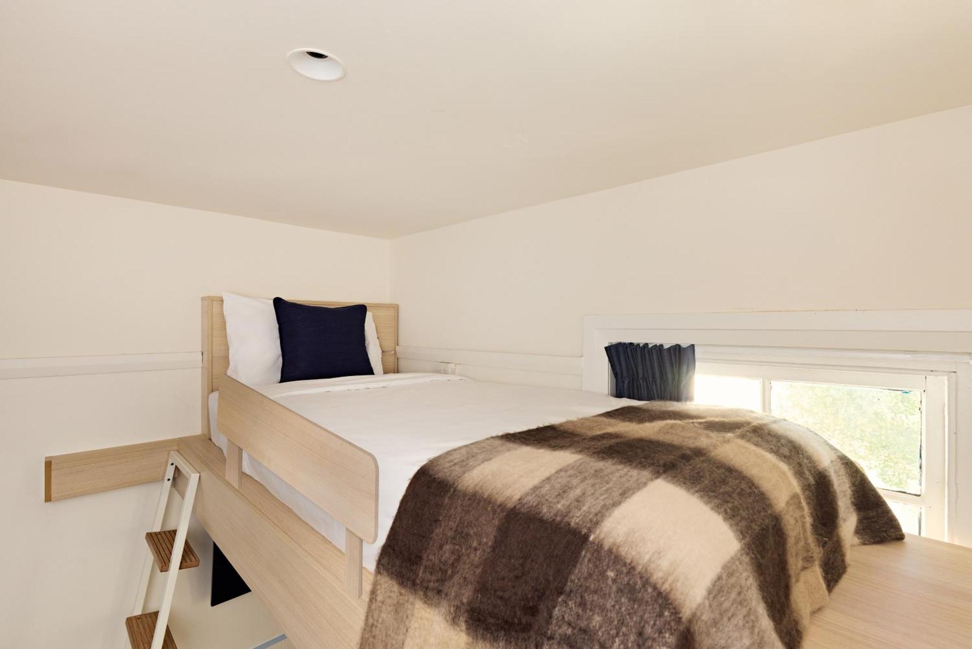 Private Single Ensuite Loft,1604771701:JPEG