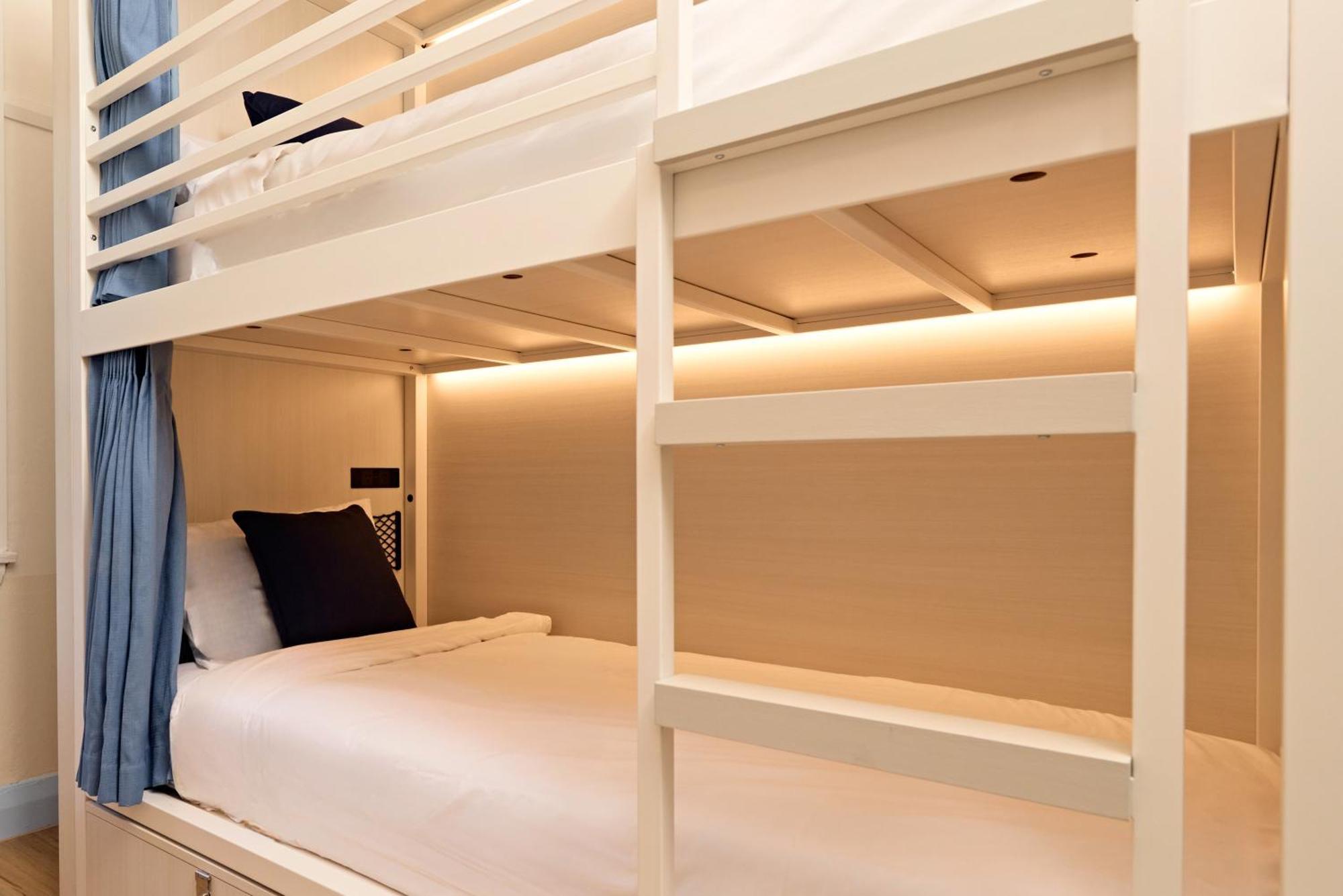 Bed Premium 6 Bed Ensuite Dorm,1604771718:JPEG