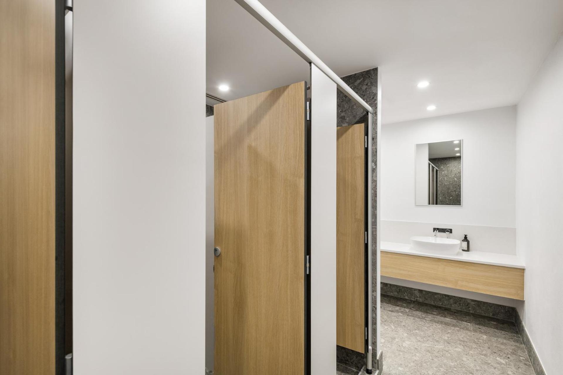 Bed 6-Bed Male Dormitory Room