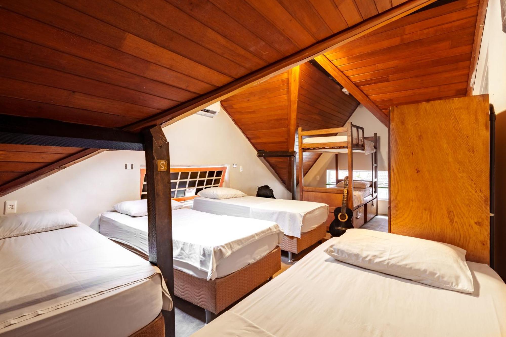 Cama de Solteiro em Dormitório com 6 Camas