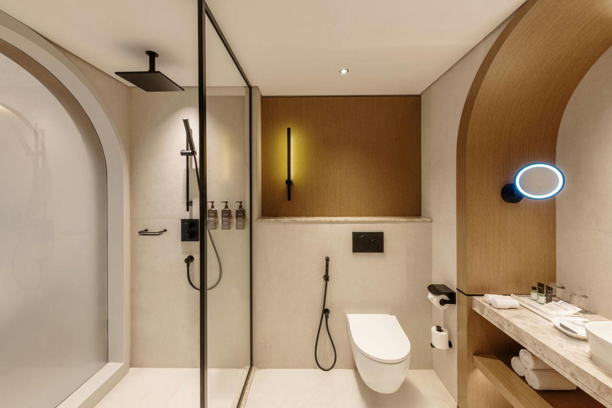 Deluxe King Room - JBR View, Private beach Access