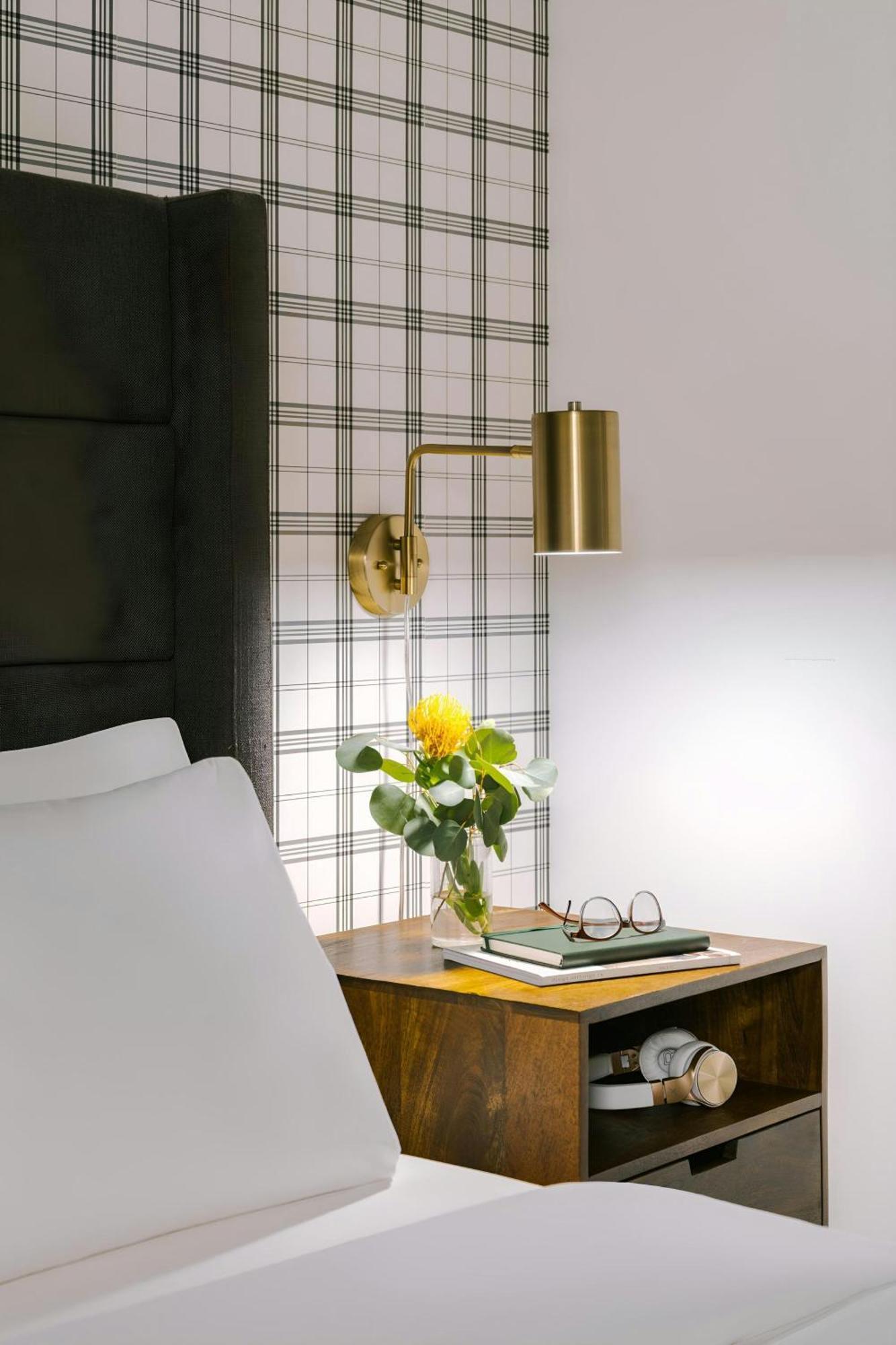 One-Bedroom Apartment with Two Queen Beds and Sofa Bed
