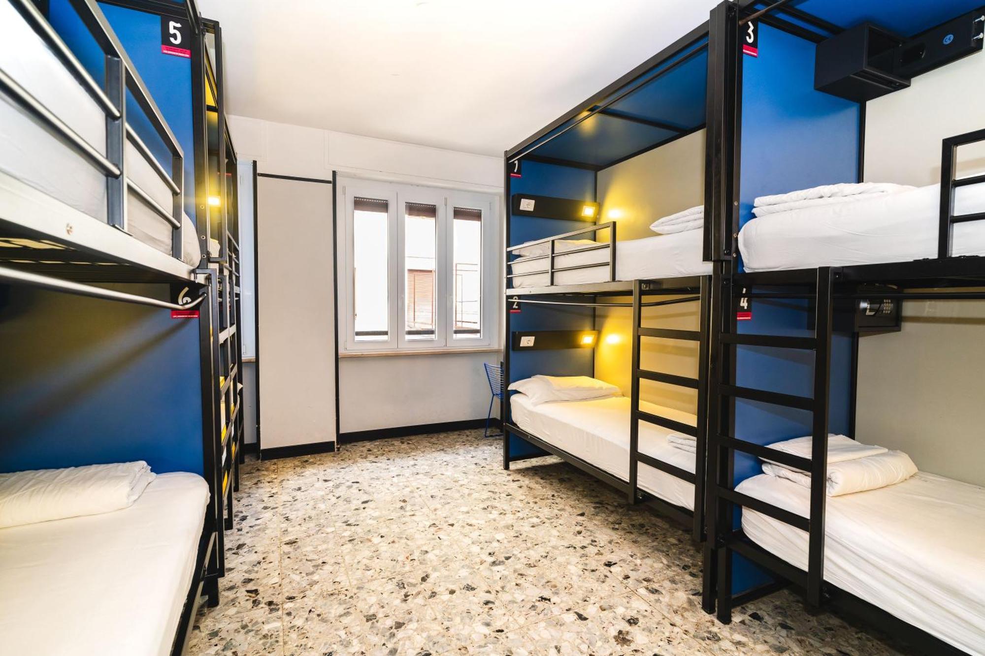 Bed 8-Bed Mixed Dormitory Room