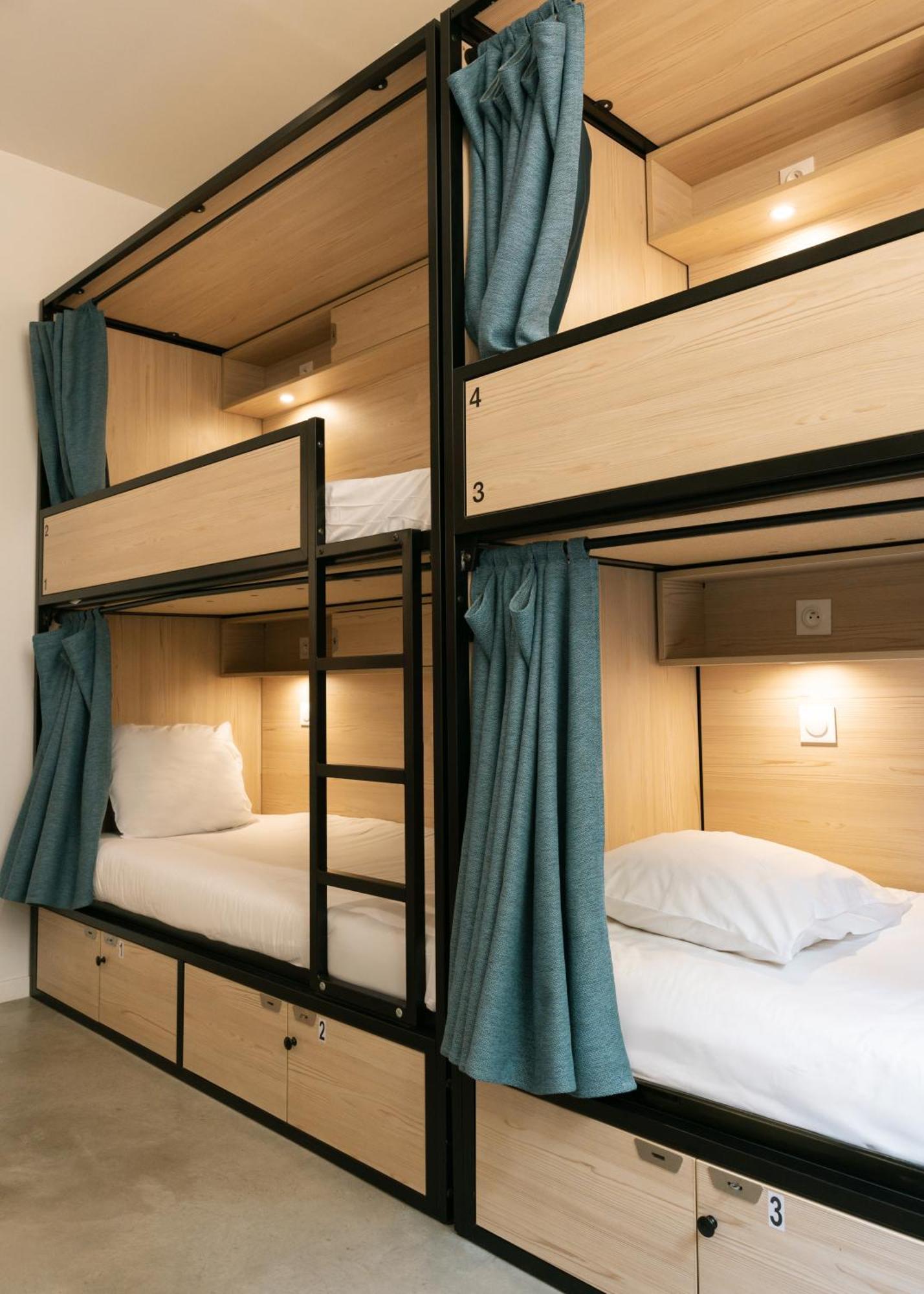 Posto Letto in Dormitorio Femminile con 6 Letti