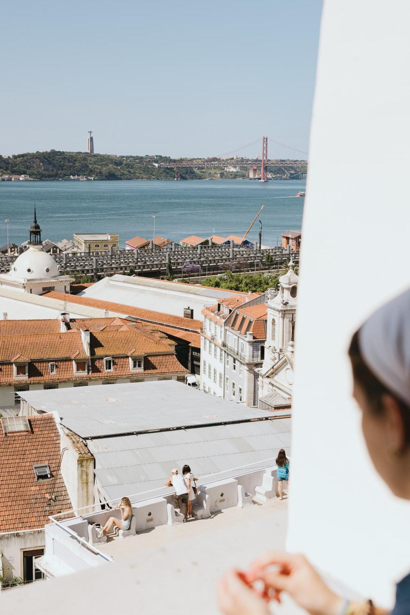 Bed in 6-Bed Female Dormitory Room with River View