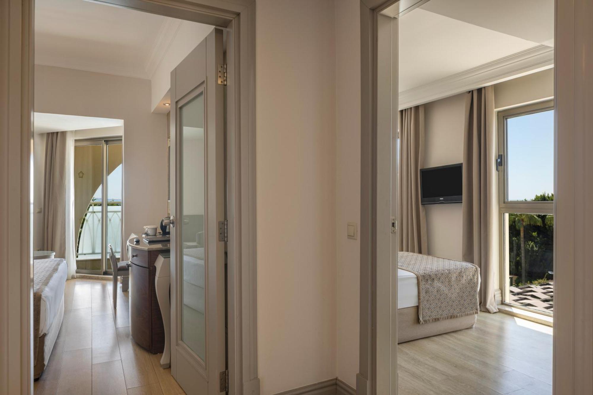 Connecting Family Room Sea View