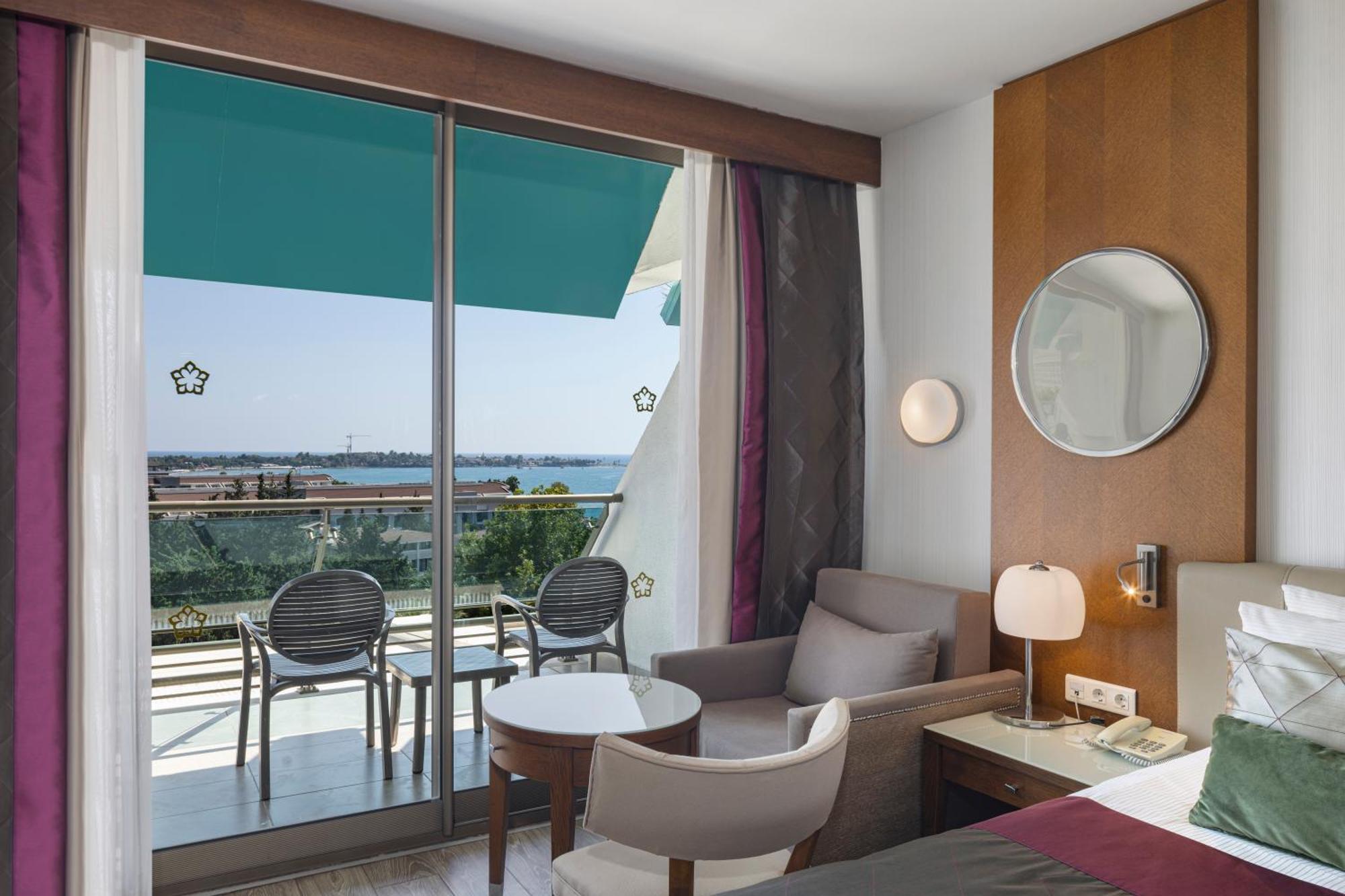 Double or Twin Room Sea View
