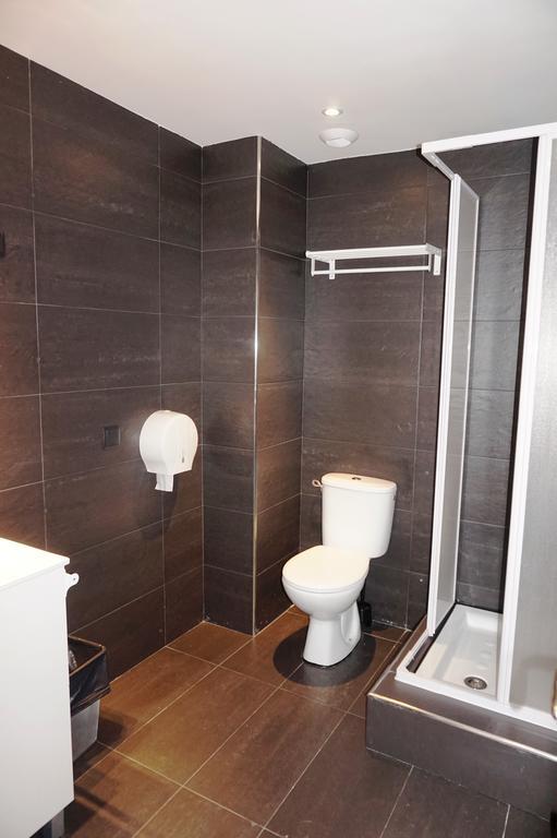 Chambre Lits Jumeaux Économique avec Salle de Bains Commune