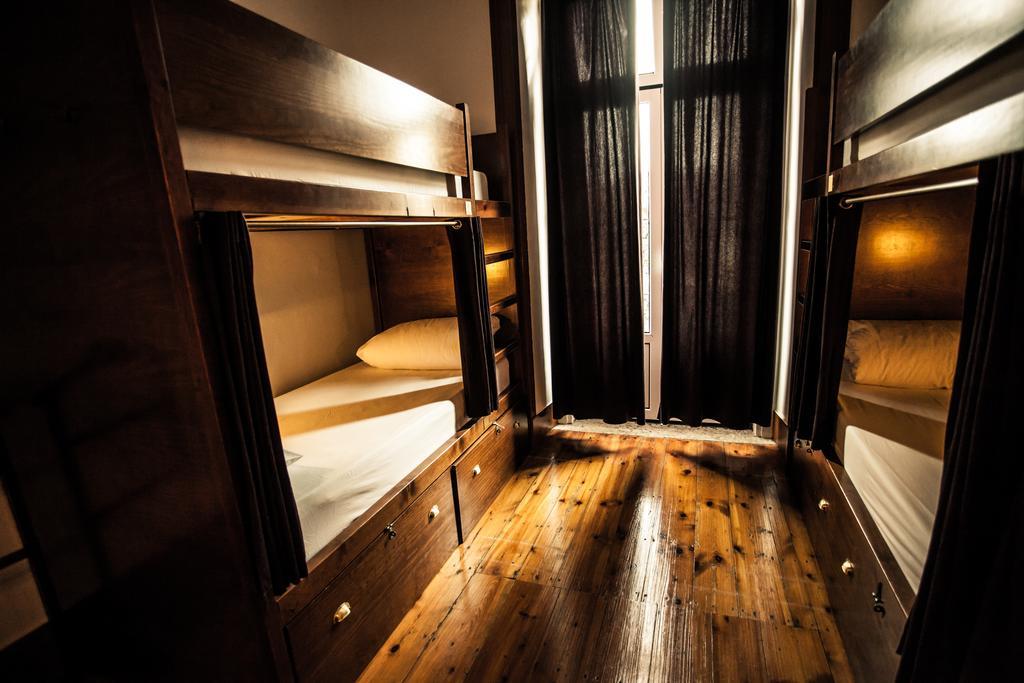 Bed in een Gemengde Slaapzaal met 6 Bedden
