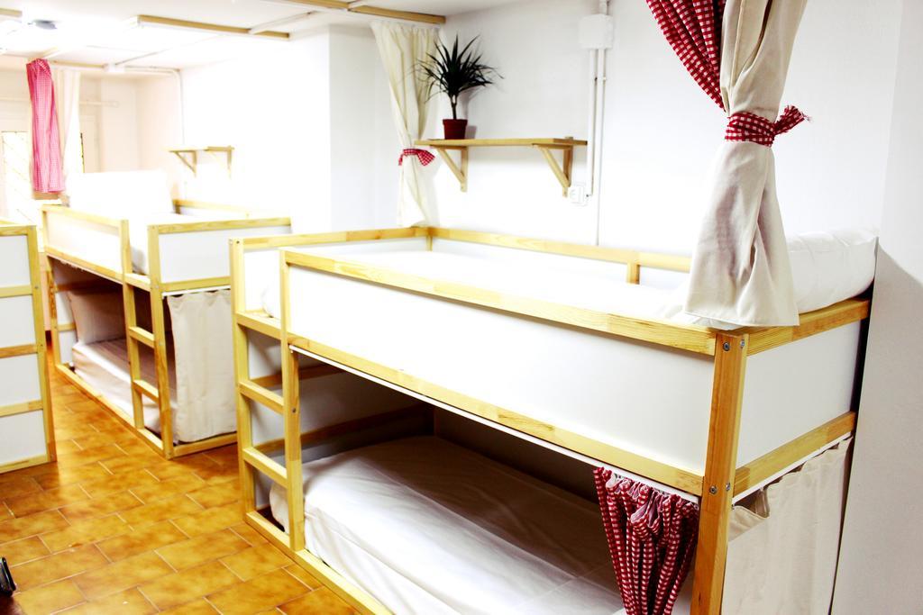 Bed 10-Bed Female Dormitory Room