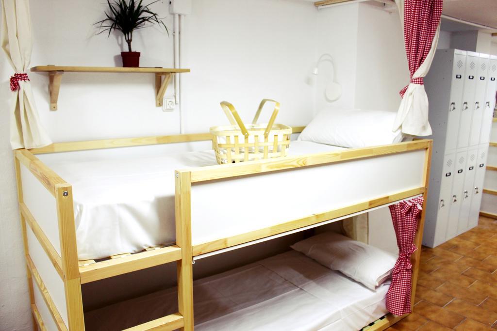 Bed 10-Bed Female Dormitory Room