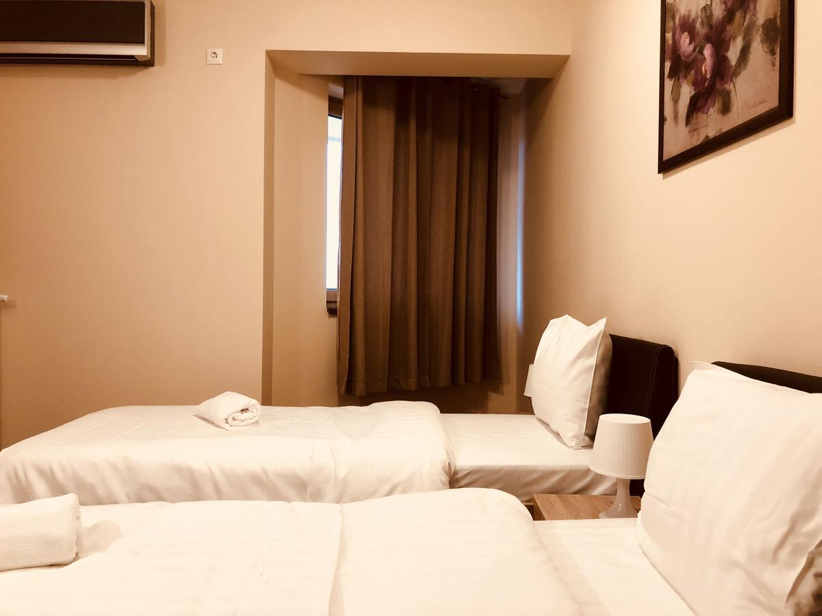 Chambre Lits Jumeaux avec Salle de Bains Commune