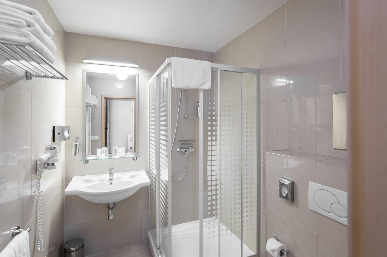 Double or Twin Room,644209578:JPEG