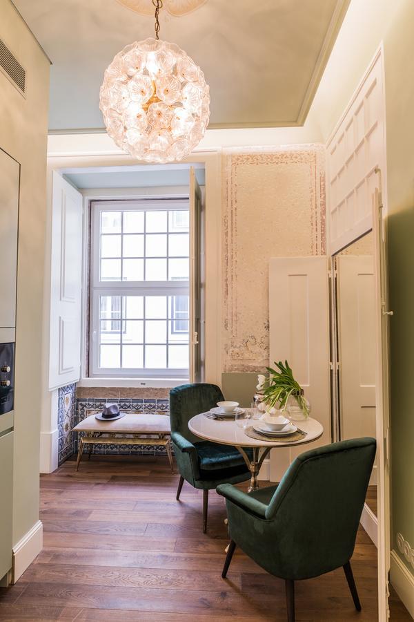 Deluxe One-Bedroom Apartment