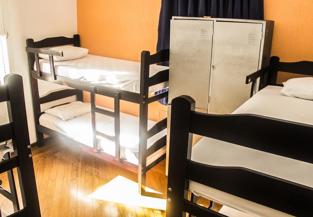 Cama em Dormitório Misto com 8 Camas