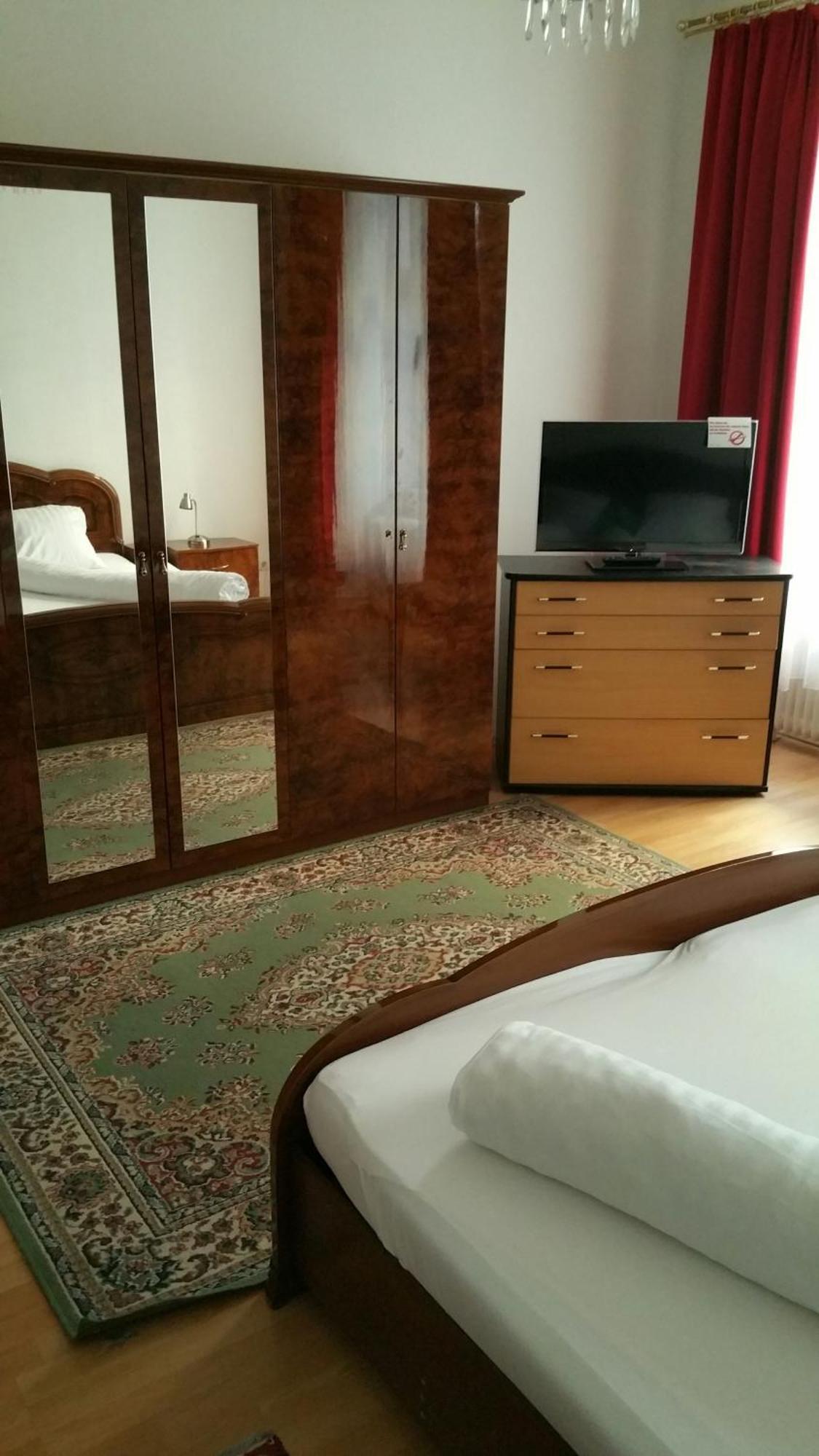 Three-Bedroom Apartment,448047702:JPEG