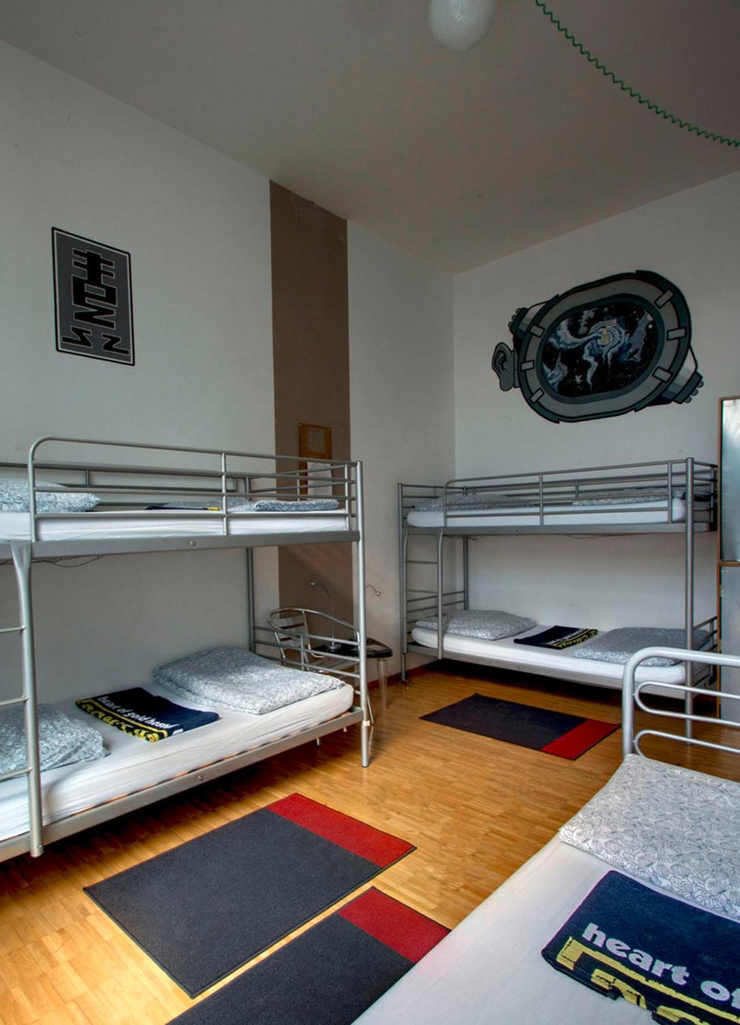 Bed 4-Bed Room