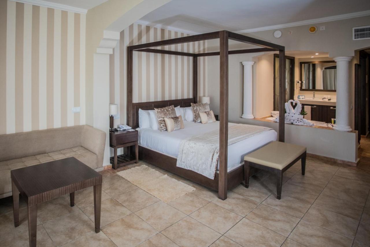 Colonial Club Jr Suite met Bubbelbad (Alleen voor Volwassenen 18+) - Gratis WiFi