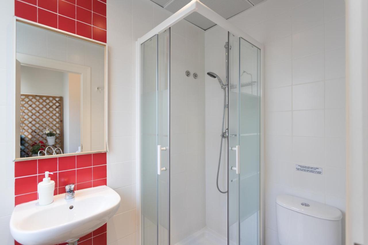 Twin Room Private Bathroom
