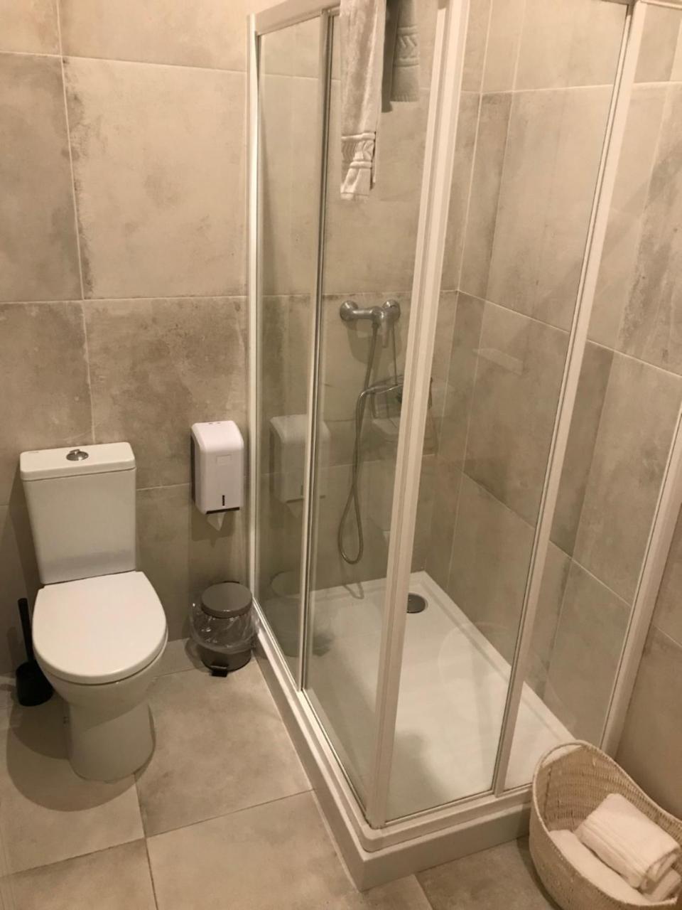 Small Double Room Private Bathroom,806519445:JPEG