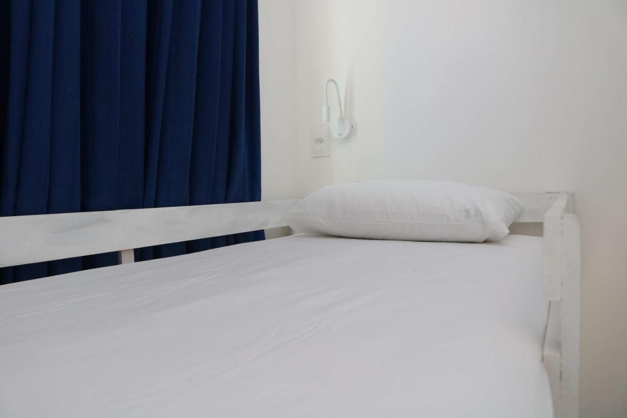 Cama em Dormitório Misto com 8 Camas