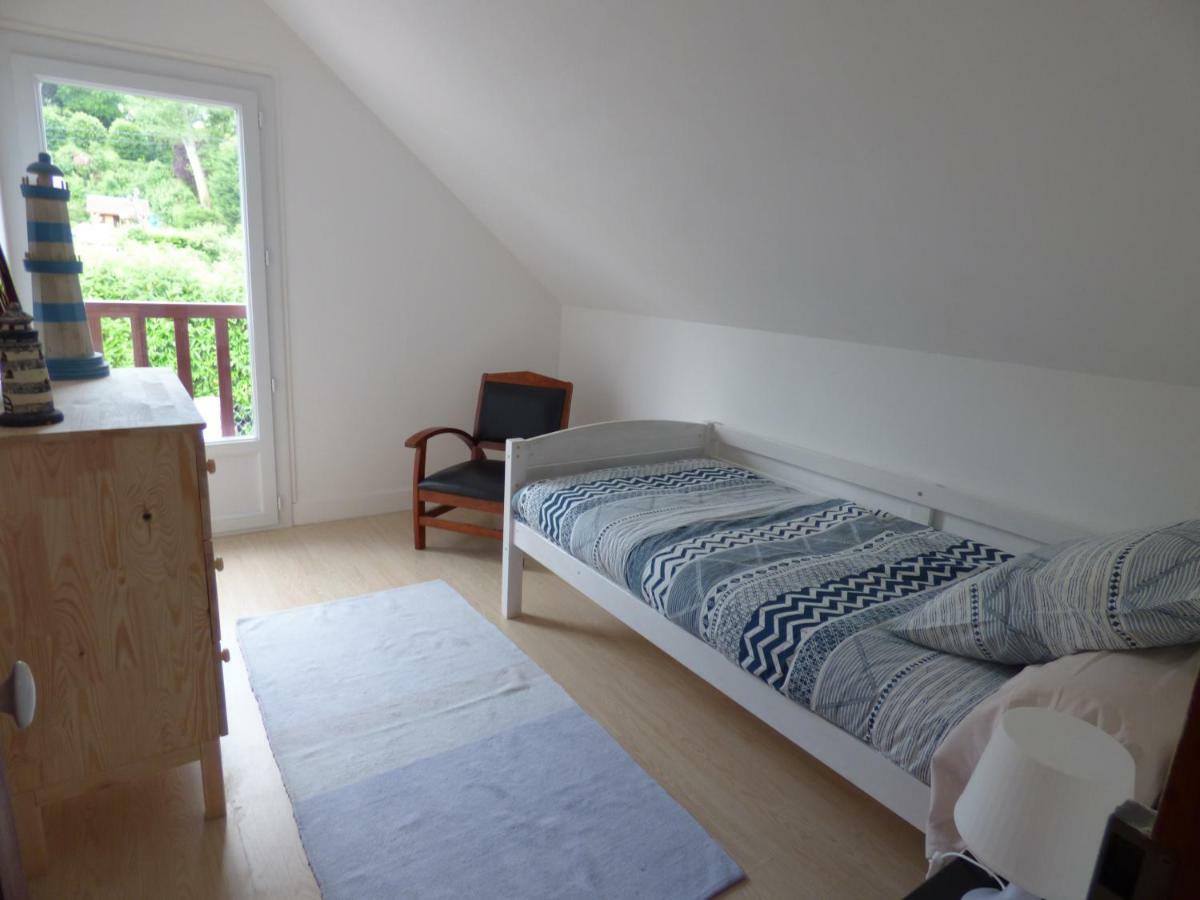 Three-Bedroom House,885254932:JPEG