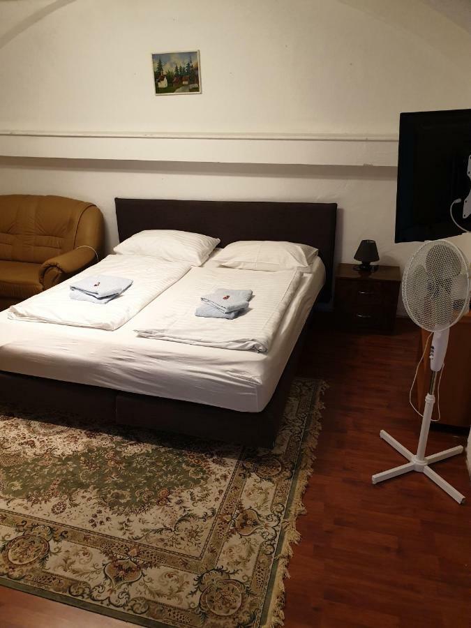 Double Room - Smoking,885903136:JPEG