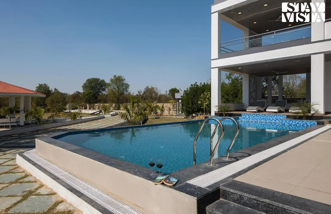 Stayvista'S Avadh Vatika - Mountain-View Villa With Outdoor Pool, Lawn Featuring A Gazebo & Bar-1