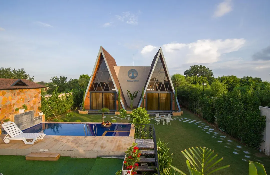 Elivaas 7Bhk Oakwood Manor With Pools & Lush Garden-1