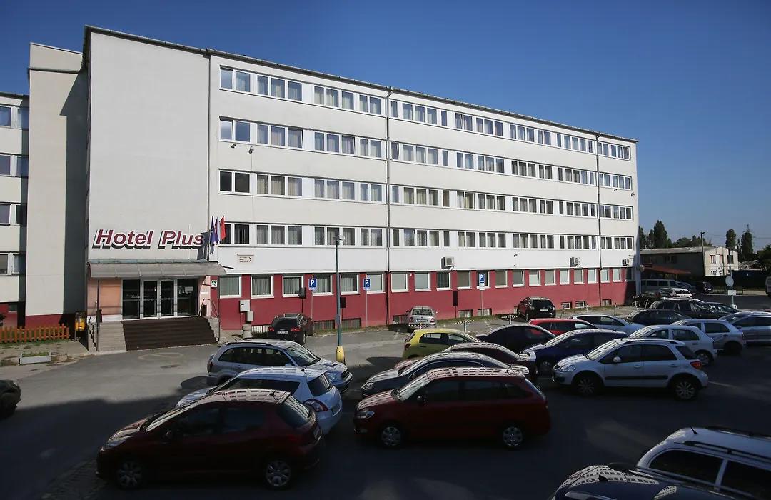 Hotel Plus-1