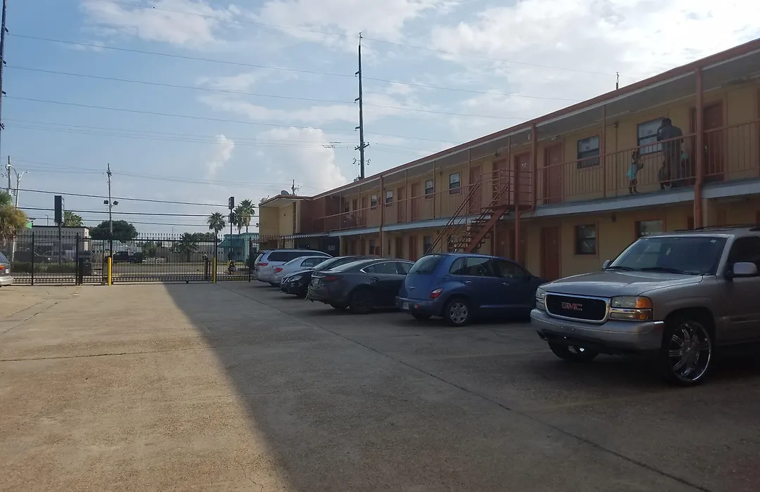 Monte Carlo Motel-1