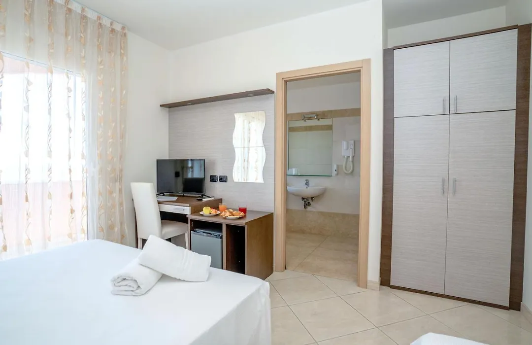 Hotel Cristall-1