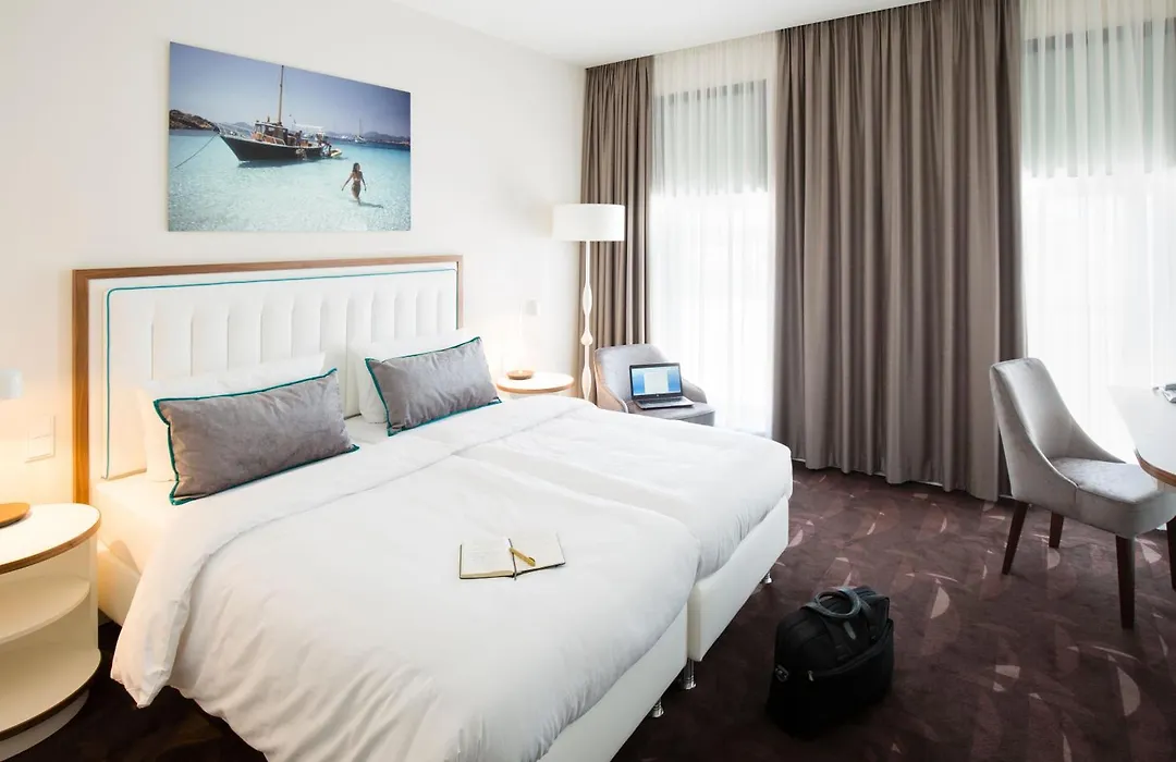 Hotel MOA Berlin-1