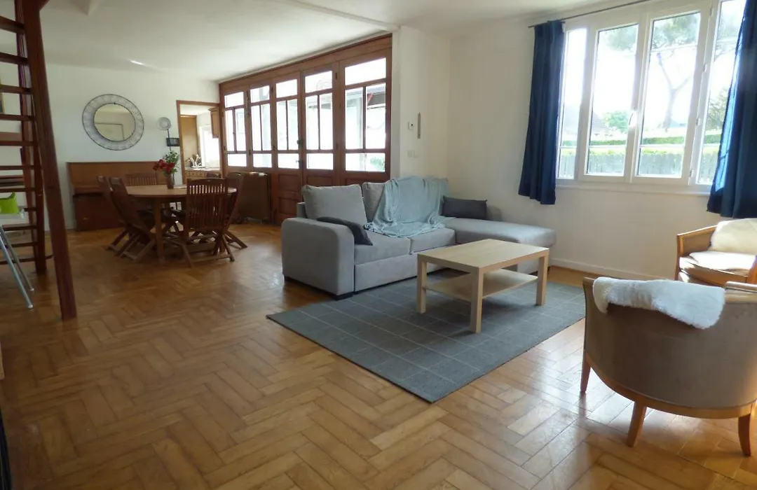 Gîte Le Petit Chalet avec parking gratuit-1