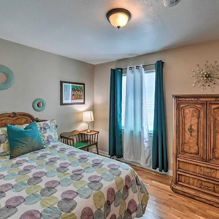 Vintage Downtown Vegas Retreat < 3 Mi To Strip!-3